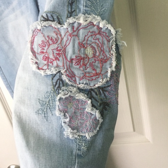 Black Daisy Floral Embroidered Straight Leg Jeans - Picture 7 of 11